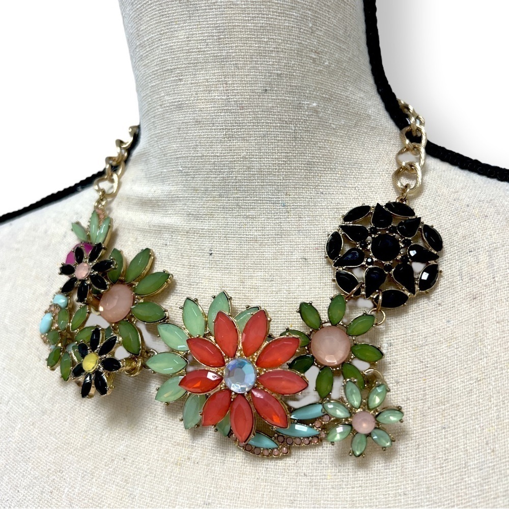 Joan Rivers Statement Necklace 18-Inch Floral Bouquet with Gold-Colored Finish - Picture 1 of 7